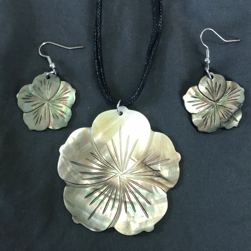 Shell necklace earrings set from Hawai’i